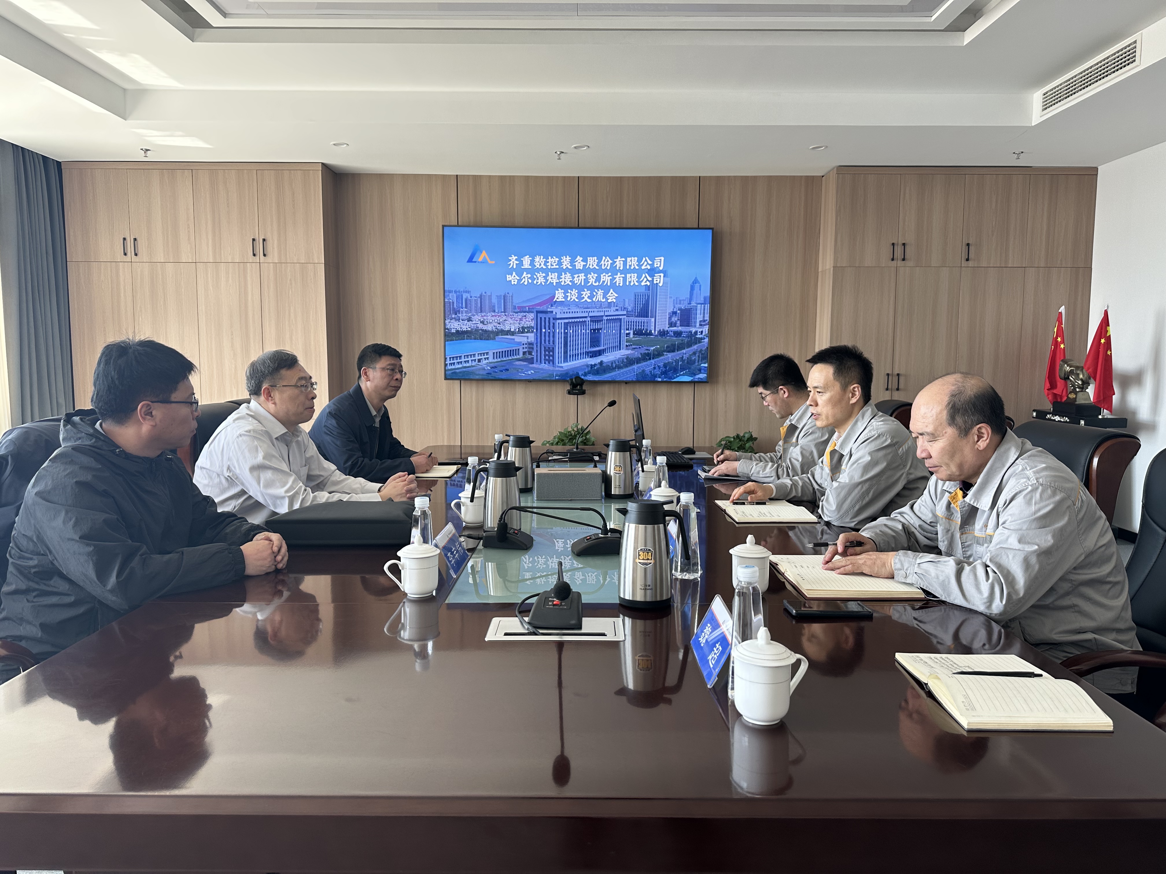 齊重數(shù)控董事長王俊峰一行到訪哈焊所